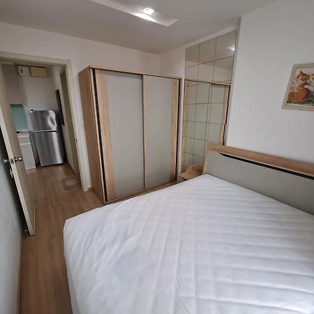 Condo In Bangkok With Swimming Pool Near Malls And Train Exterior foto