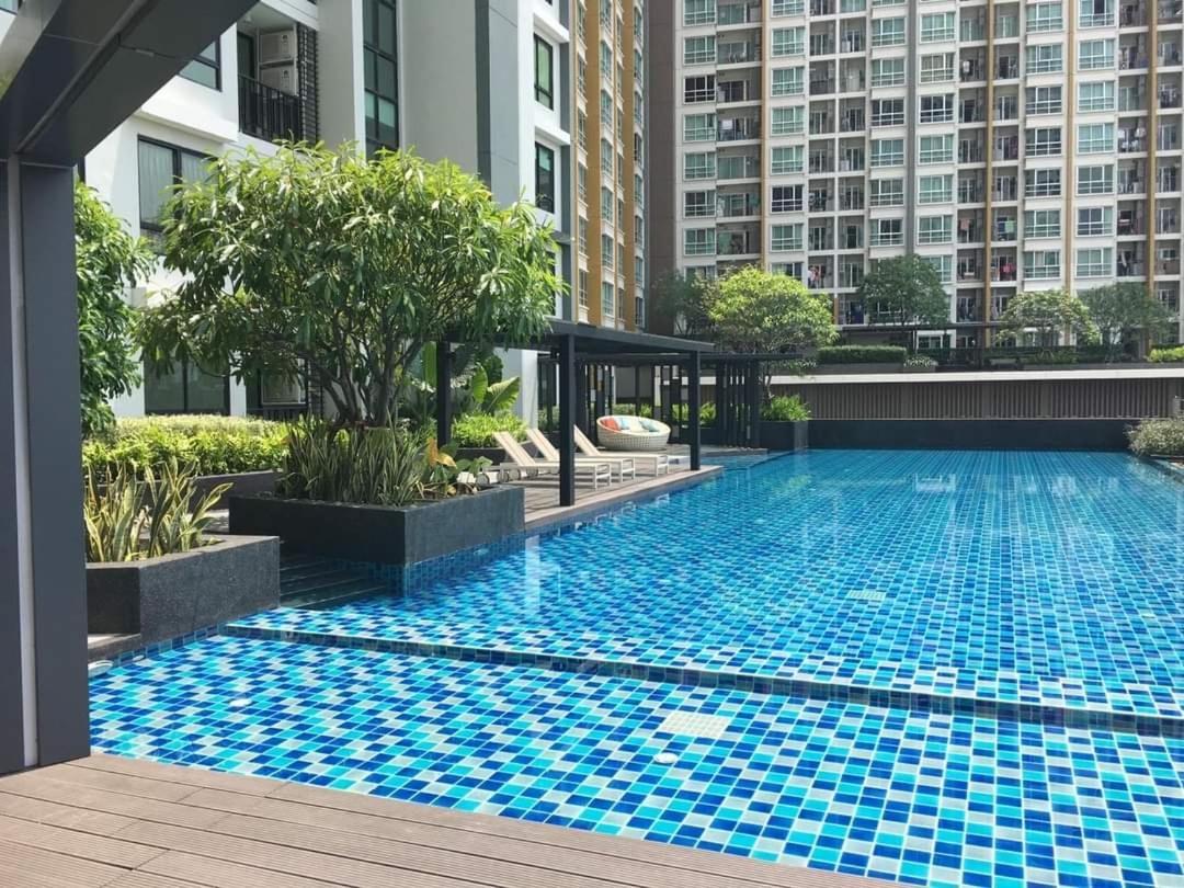 Condo In Bangkok With Swimming Pool Near Malls And Train Exterior foto